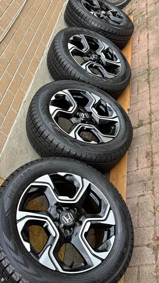 235/60R18 Honda crv touring winter set