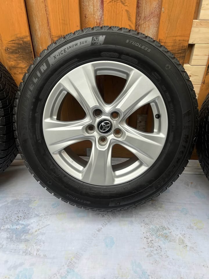 225/65R17 OEM Toyota RAV4 Rims and Mixheli. X ICE winter tires - photo 2