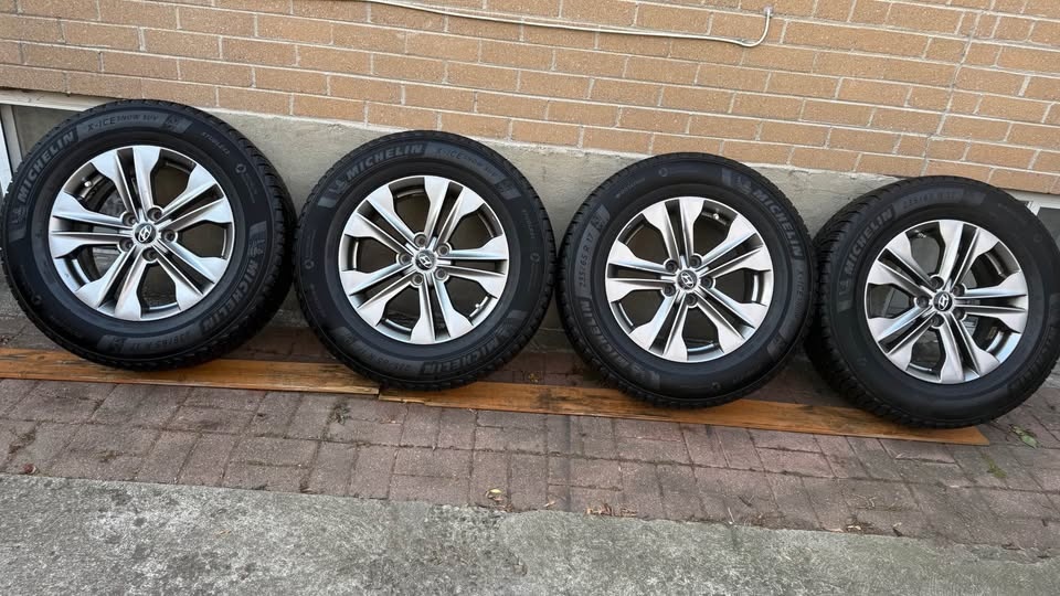 235/65R17 OEM Hyundai Rims and Michelin Winter Tires