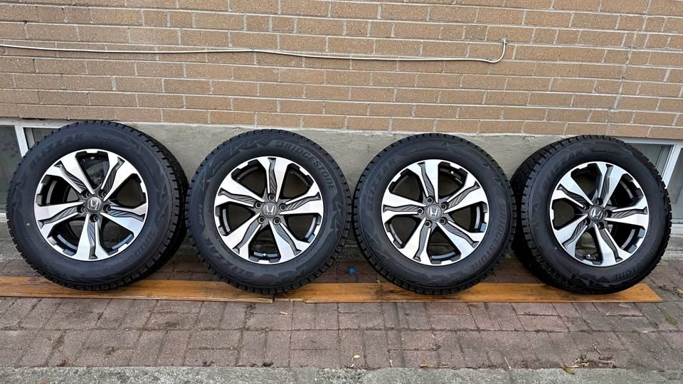 235/65R17 OEM Honda CR-V rims and Bridgestone winter package