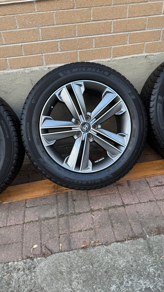 235/55R19 OEM Hyundai SantaFe Rims and Michelin tires - photo 4