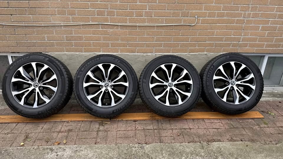 235/60R18 OEM Lexus Rims with Michelin winter tires