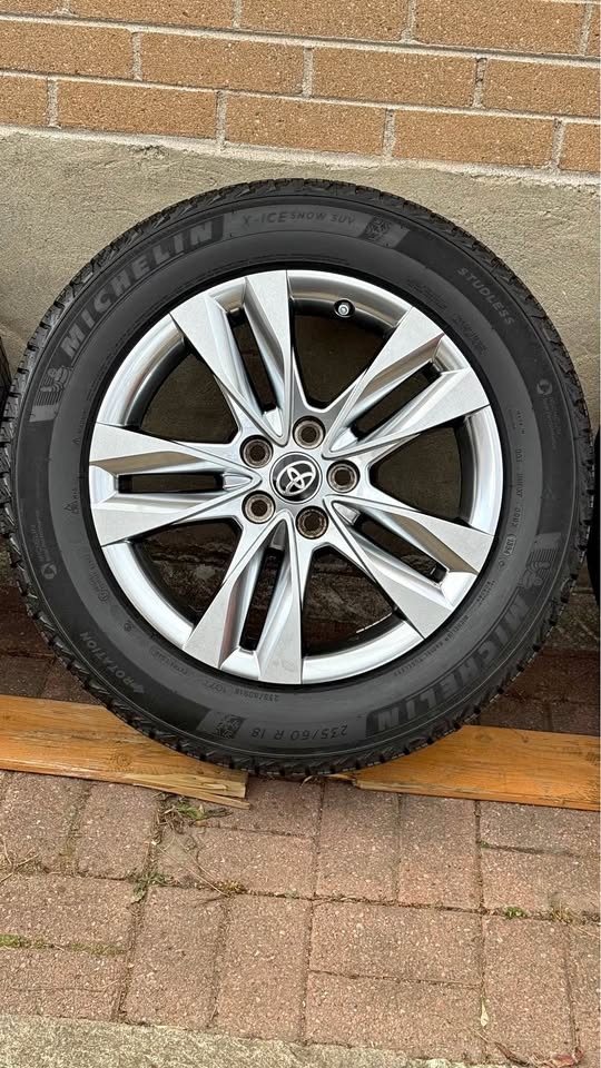 235/60R18 OEM 2025 Toyota Sienna rims & Michelin X ice tires