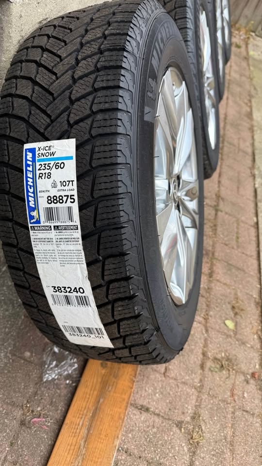 235/60R18 OEM 2025 Toyota Sienna rims & Michelin X ice tires - photo 3