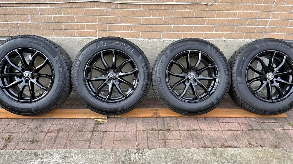 235/65R18 Toyota Highlander Black rims and Michelin winter tires