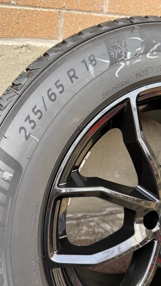 235/65R18 Toyota Highlander Black rims and Michelin winter tires - photo 4