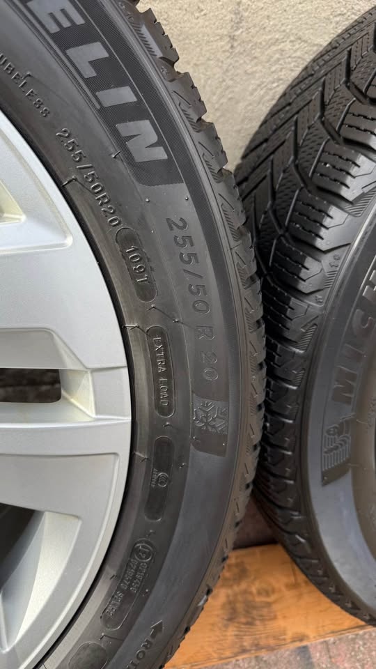 255/50R20 OEM Volkswagen Rims and a Michelin Tires - photo 2