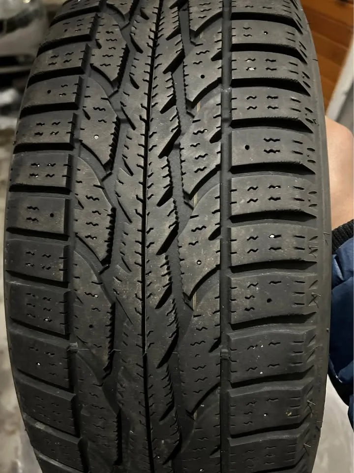 Winter Tires for Sale – Excellent Tread – 205/55R16 image indicator(4)