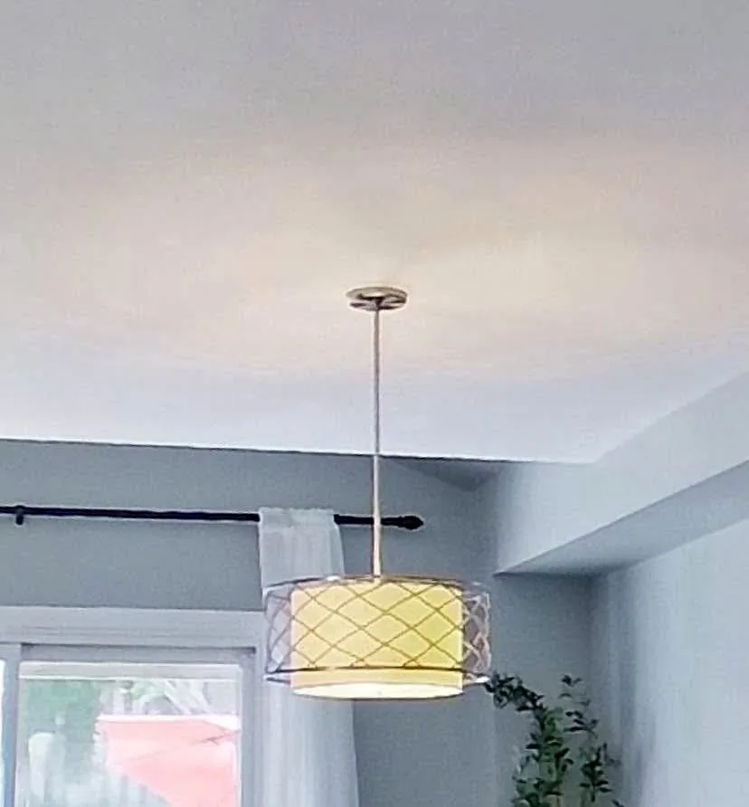 Modern Ceiling Light Fixture – Excellent Condition