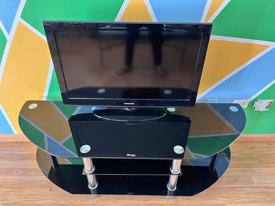 Glass Table Black w/Samsung TV