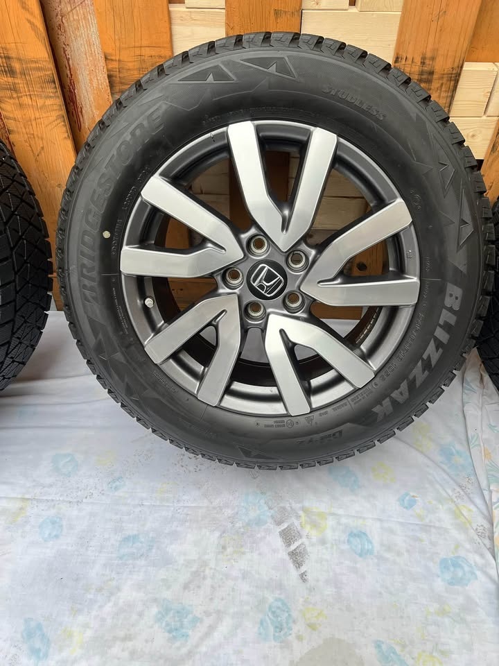 245/60R18 OEM Honda Pioot Rims and Bridgestone 2024 Tires - photo 2