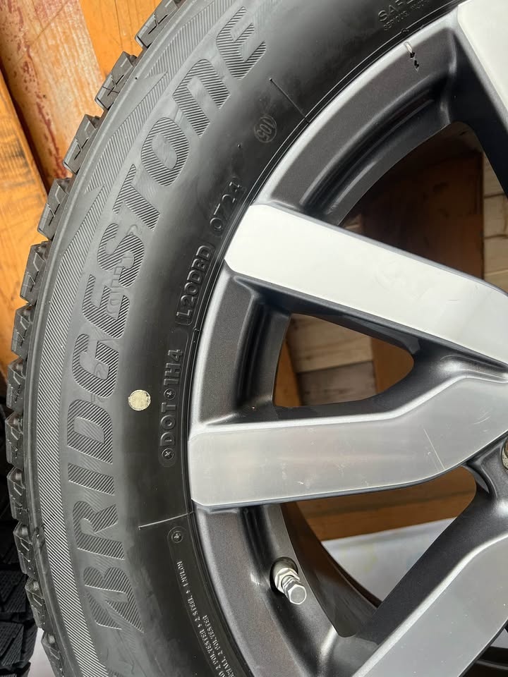 245/60R18 OEM Honda Pioot Rims and Bridgestone 2024 Tires - photo 3