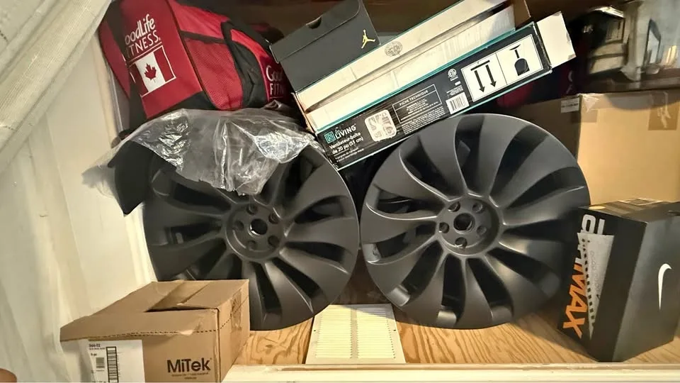 21 inch staggered Tesla model Y brand new rims ￼