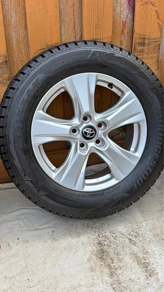 225/65R17 Toyota RAV4 winter set ￼