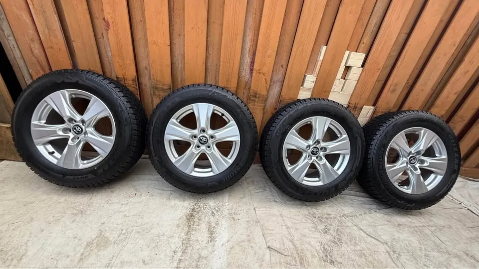 225/65R17 Toyota RAV4 winter set ￼ image indicator(6)