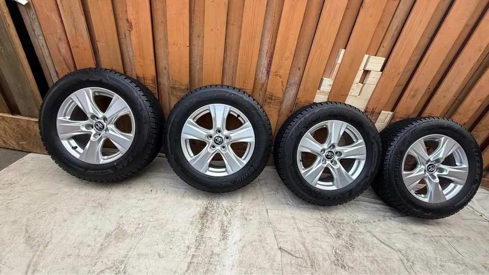 225/65R17 Toyota RAV4 winter set ￼ image indicator(7)
