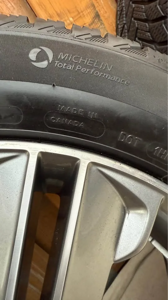 235/55R19 Hyundai Santa Fe Winter set image indicator(4)