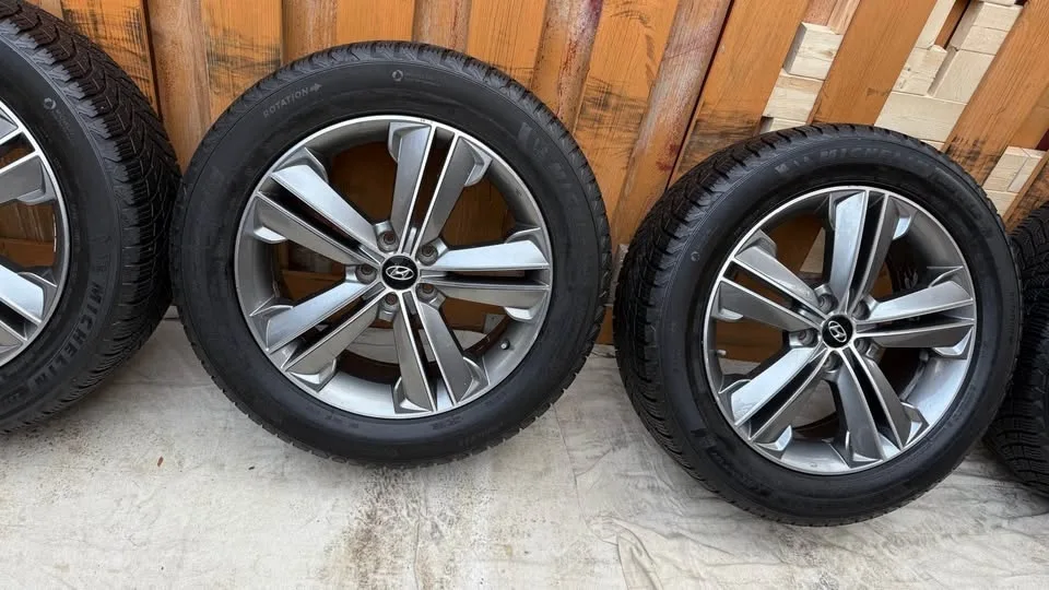 235/55R19 Hyundai Santa Fe Winter set image indicator(6)