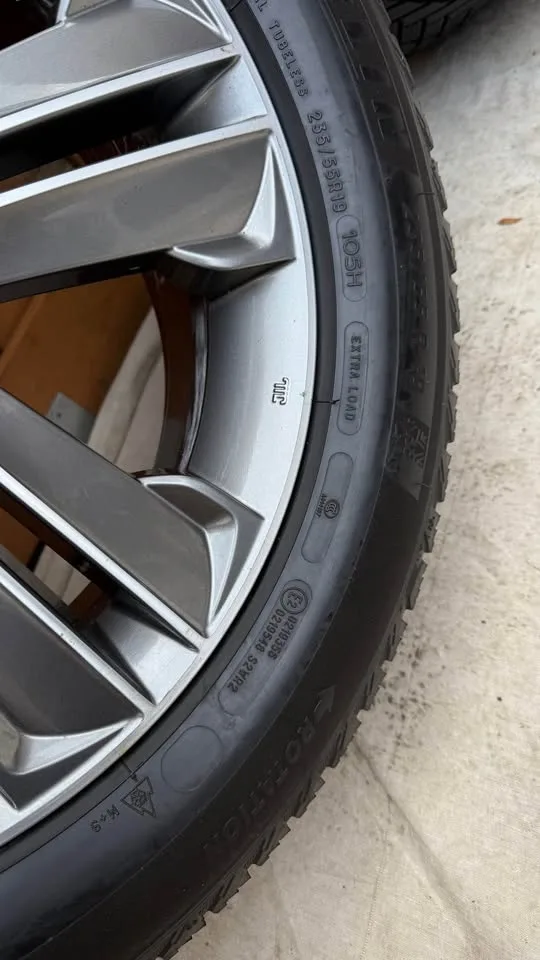 235/55R19 Hyundai Santa Fe Winter set image indicator(7)