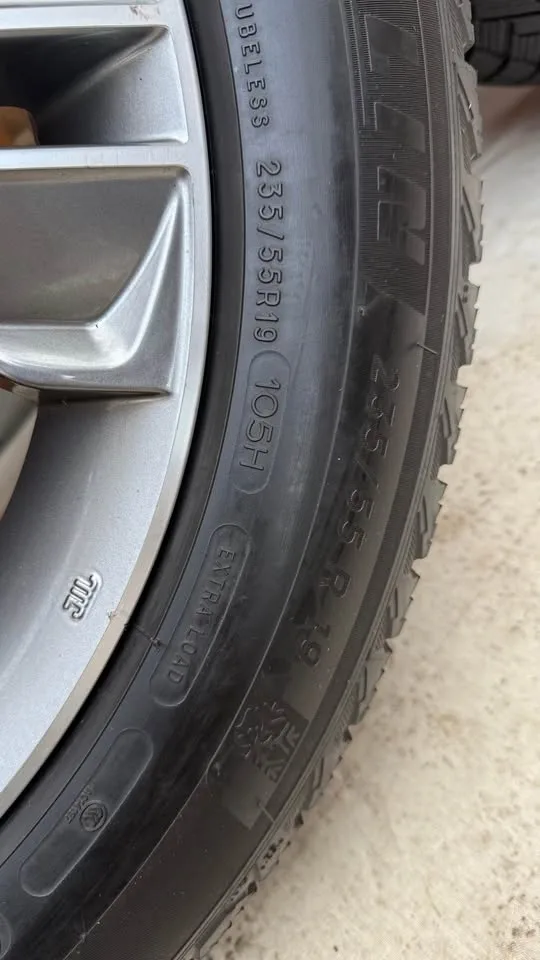 235/55R19 Hyundai Santa Fe Winter set image indicator(10)