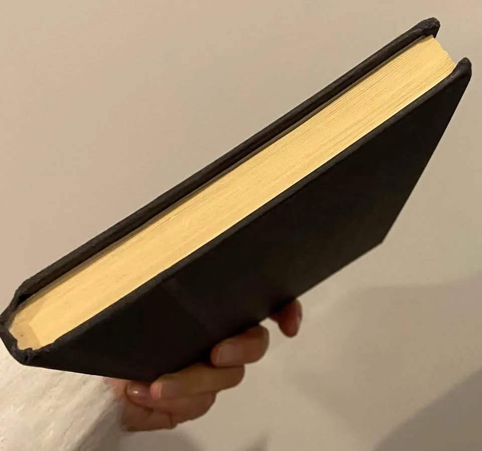 FREE EUC: He’s Just Not That Into You (Hard Cover) image indicator(7)