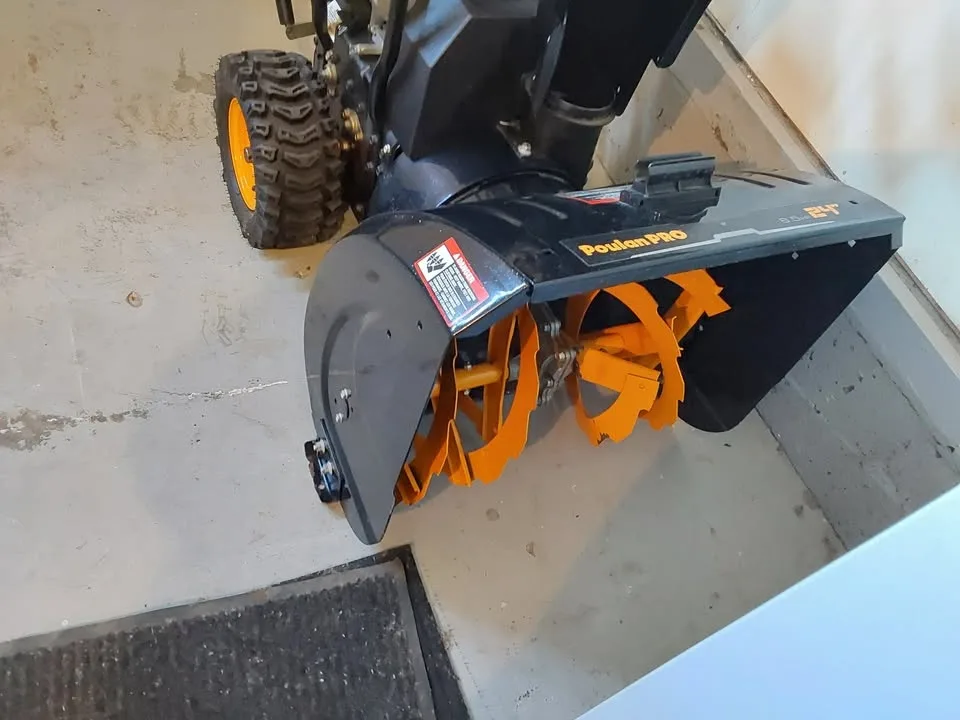 Poulan Pro 208cc 24" Snow Blower image indicator(2)