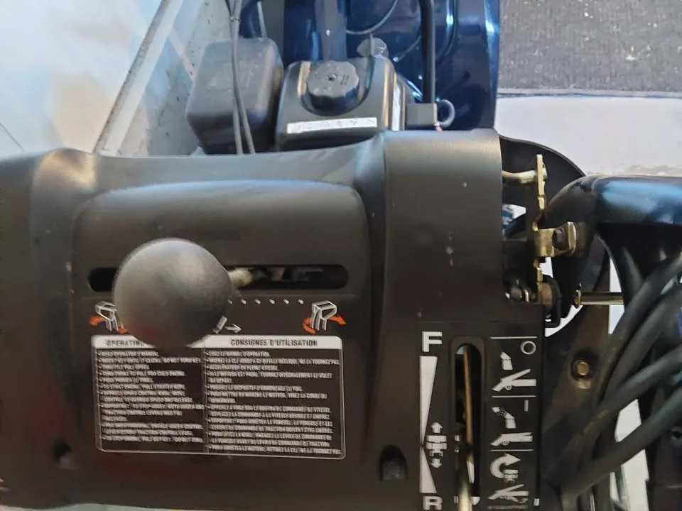 Poulan Pro 208cc 24" Snow Blower image indicator(7)