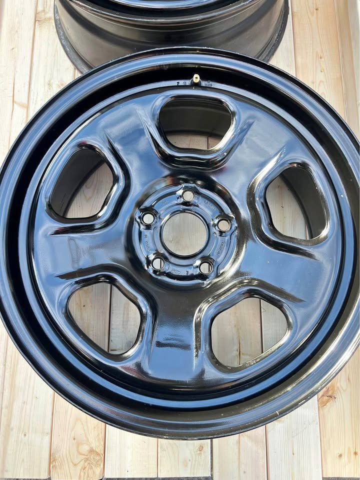 18 inch Ford Explorer /fusion rims ￼