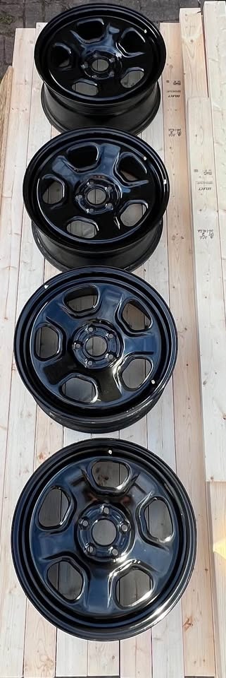 18 inch Ford Explorer /fusion rims ￼ - photo 2