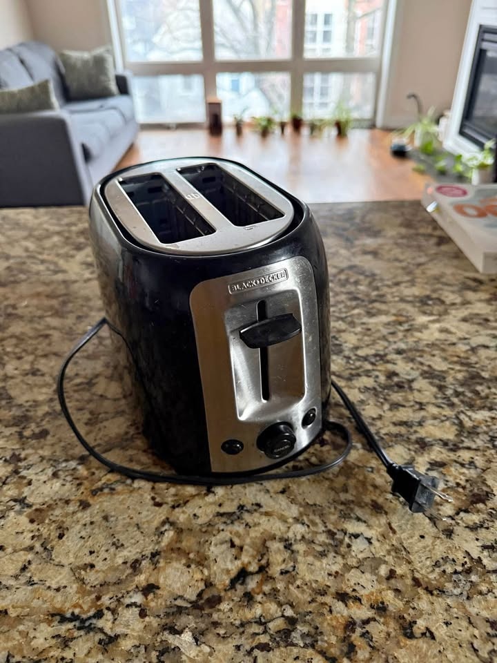 Toaster (Move Out Sale)