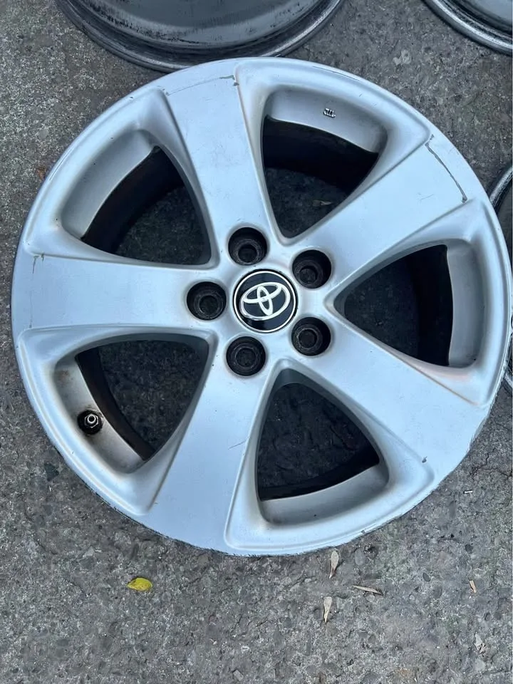 17 inch Toyota sienna OEM rims