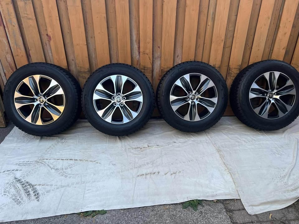 235/65R18 Toyota Highlander Bridgestone winter package tires and - photo 4