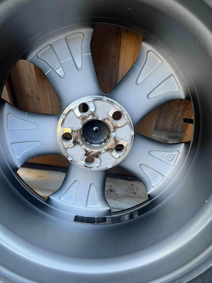 235/65R18 Toyota Highlander Bridgestone winter package tires and - photo 5