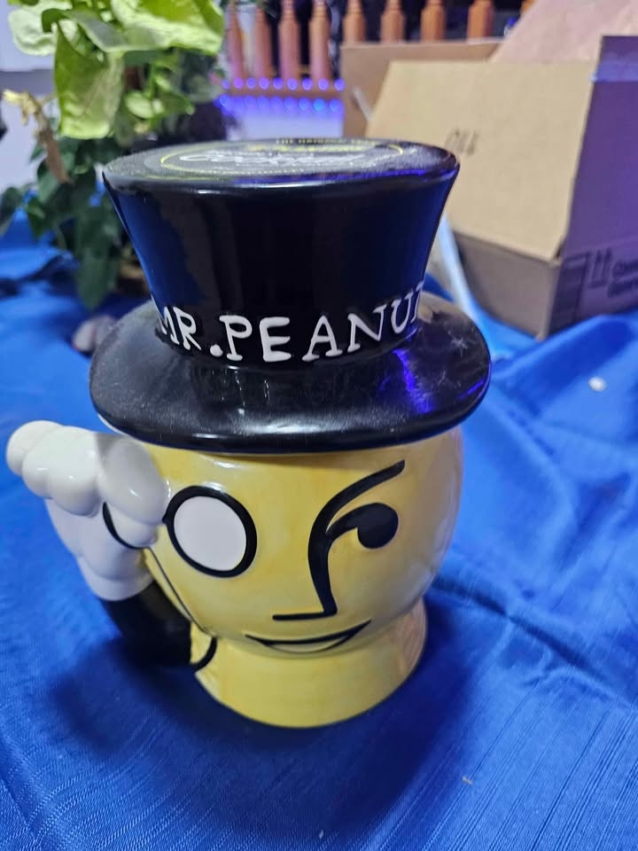 Planters Mr. Peanut jar