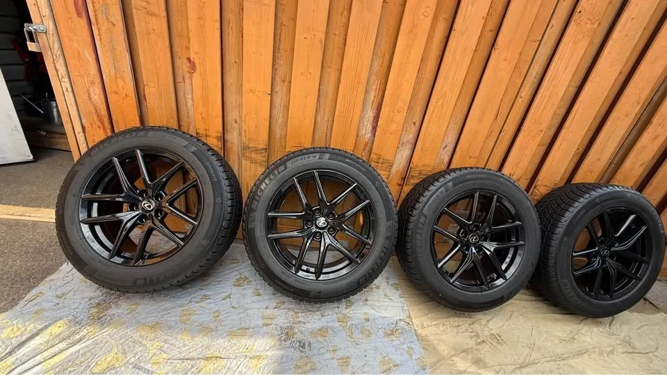 235/60R18 Lexus NX Fsport 2025 winter package Michelin tires image indicator(2)