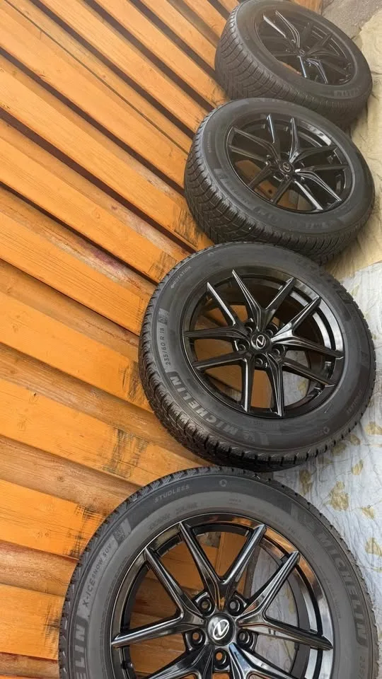 235/60R18 Lexus NX Fsport 2025 winter package Michelin tires image indicator(3)