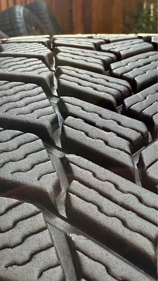 235/60R18 Lexus NX Fsport 2025 winter package Michelin tires image indicator(8)