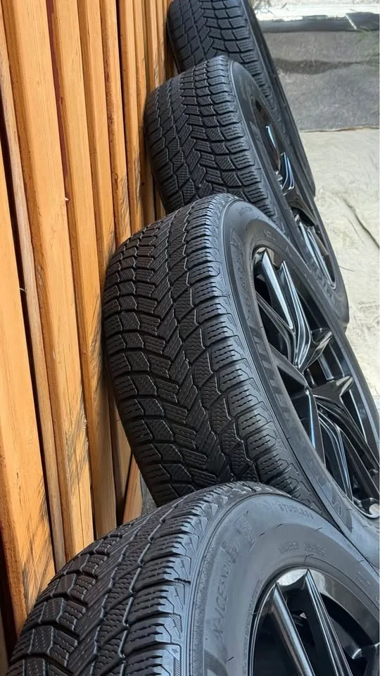 235/60R18 Lexus NX Fsport 2025 winter package Michelin tires image indicator(10)