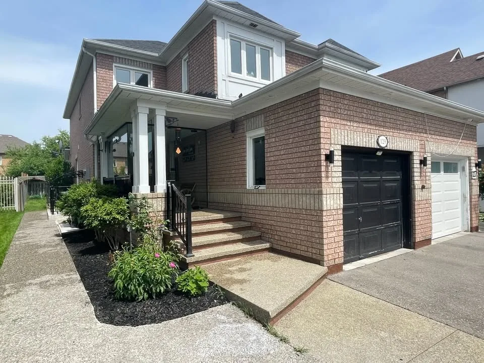 3 Beds 2.5 Baths - House