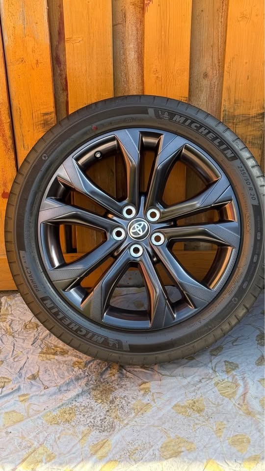 235/50R20 Toyota sienna 2025 extreme sport edition all season Mi - photo 2