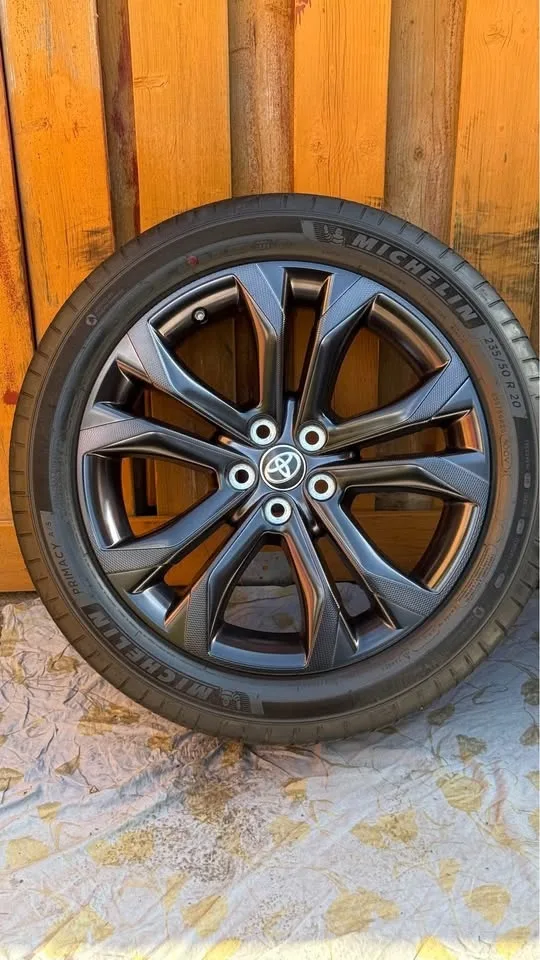 235/50R20 Toyota sienna 2025 extreme sport edition all season Mi image indicator(2)