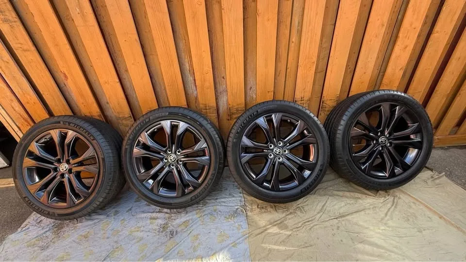 235/50R20 Toyota sienna 2025 extreme sport edition all season Mi image indicator(4)