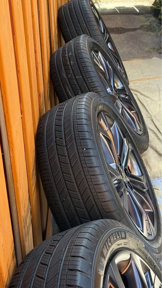 235/50R20 Toyota sienna 2025 extreme sport edition all season Mi - photo 5