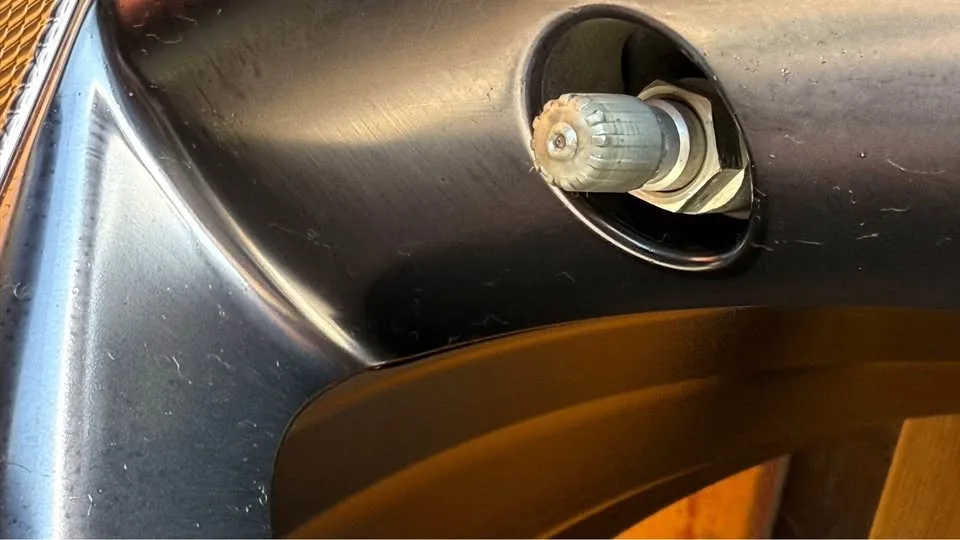 235/50R20 Toyota sienna 2025 extreme sport edition all season Mi image indicator(9)