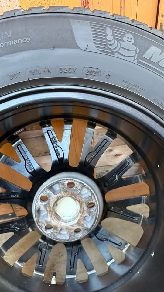 245/60R18 Lexus RX Michelin winter package ￼ - photo 5