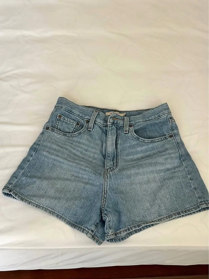 Levi’s women Jean shorts
