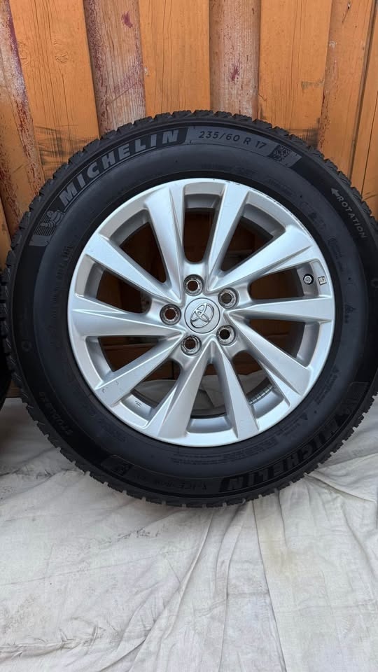 235/60R17 Toyota, sienna rims and tires winter package - photo 2
