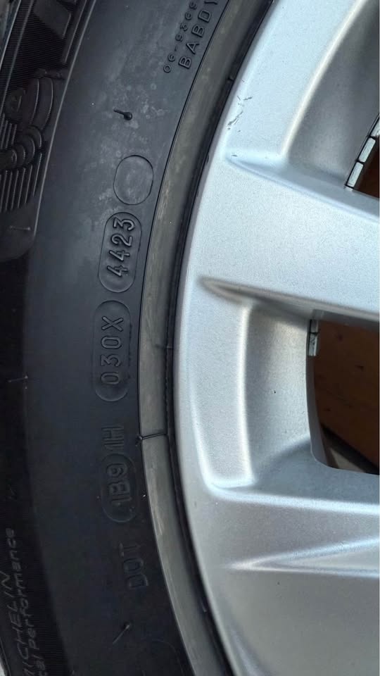 235/60R17 Toyota, sienna rims and tires winter package - photo 3