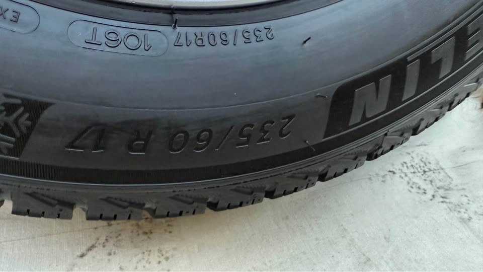 235/60R17 Toyota, sienna rims and tires winter package - photo 5