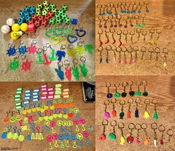 197X VENDING MACHINE TOY PLASTIC CHARMS KEYCHAIN HEART TREE ANCH
